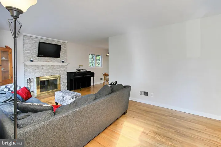 7116 Village Dr, Annandale, Virginia 22003