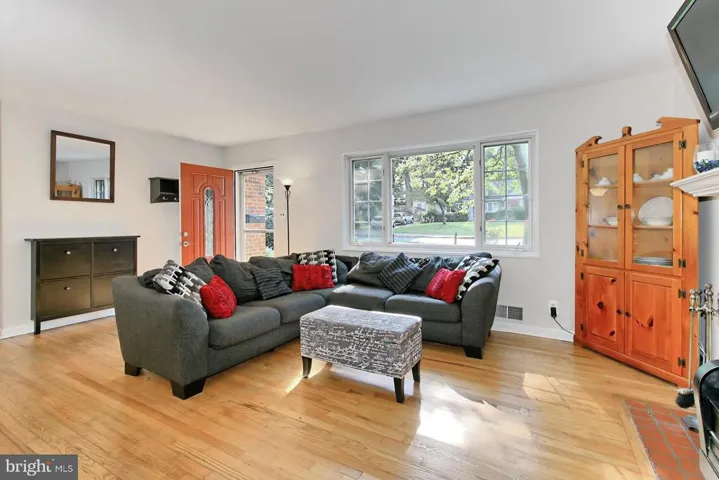 7116 Village Dr, Annandale, Virginia 22003