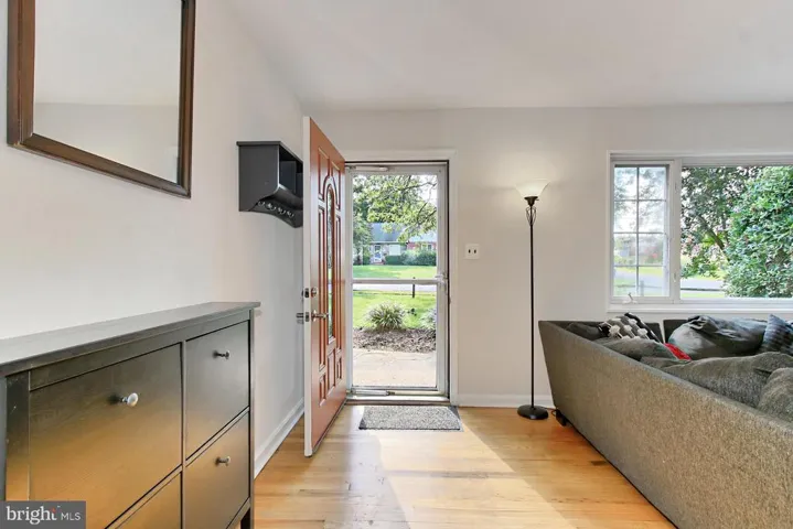 7116 Village Dr, Annandale, Virginia 22003