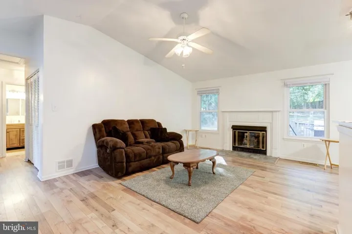 14980 Woodsman Ln, Woodbridge, Virginia 22193