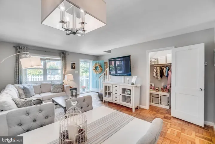 105 Mount Vernon Ave, Alexandria, Virginia 22301