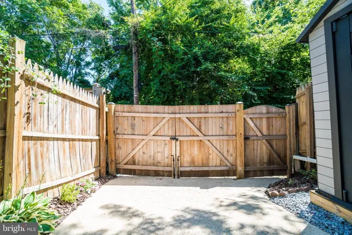 105 Mount Vernon Ave, Alexandria, Virginia 22301