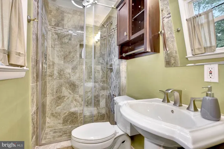 7052 Cindy Ln, Annandale, Virginia 22003