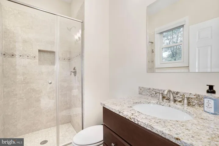 5659 Glenwood Dr, Alexandria, Virginia 22310