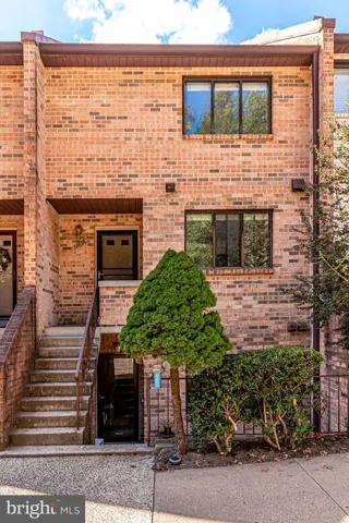 3863-a Steppes Ct, Falls Church, Virginia 22041