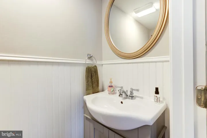 8106 Winter Blue Ct, Springfield, Virginia 22153