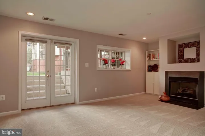 444 Clayton Ln, Alexandria, Virginia 22304