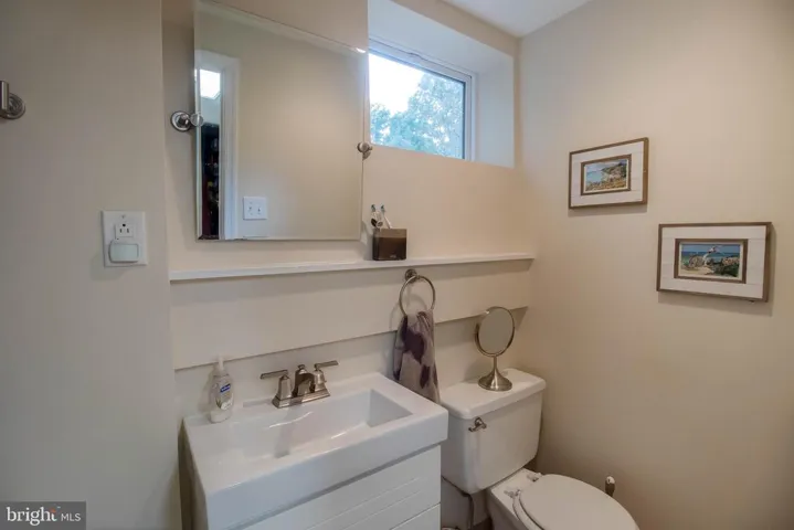 4007 Woodley Dr, Alexandria, Virginia 22309