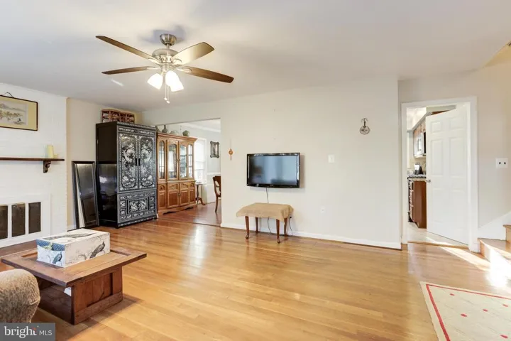 7039 Calamo St, Springfield, Virginia 22150