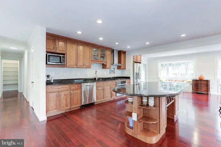 1348 Macbeth St, Mclean, Virginia 22102