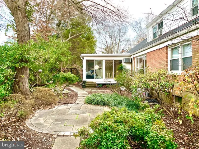 2004 Prices Ln, Alexandria, Virginia 22308