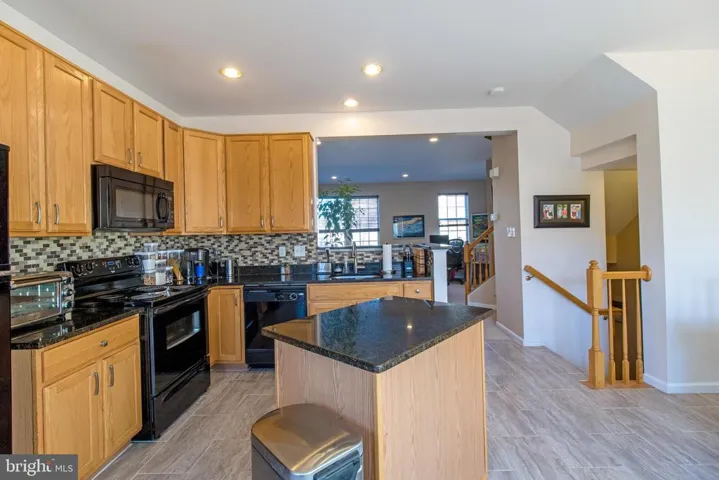 8235 Lamberts Ln, Alexandria, Virginia 22309