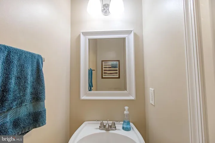 8235 Lamberts Ln, Alexandria, Virginia 22309