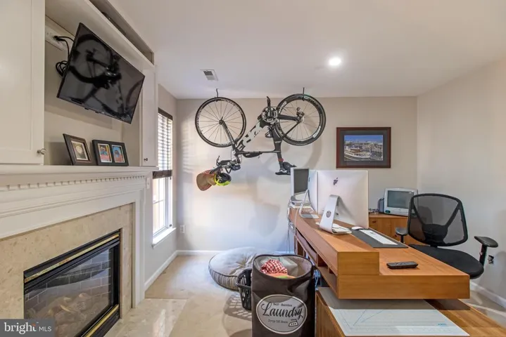 8235 Lamberts Ln, Alexandria, Virginia 22309