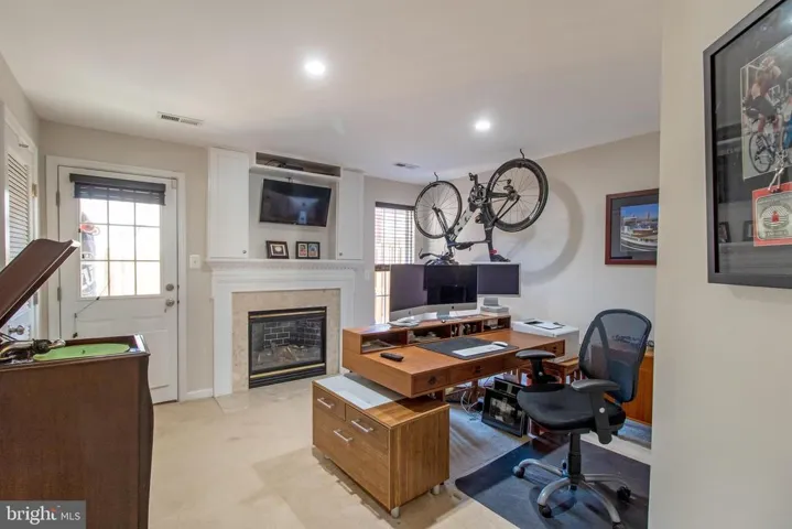 8235 Lamberts Ln, Alexandria, Virginia 22309