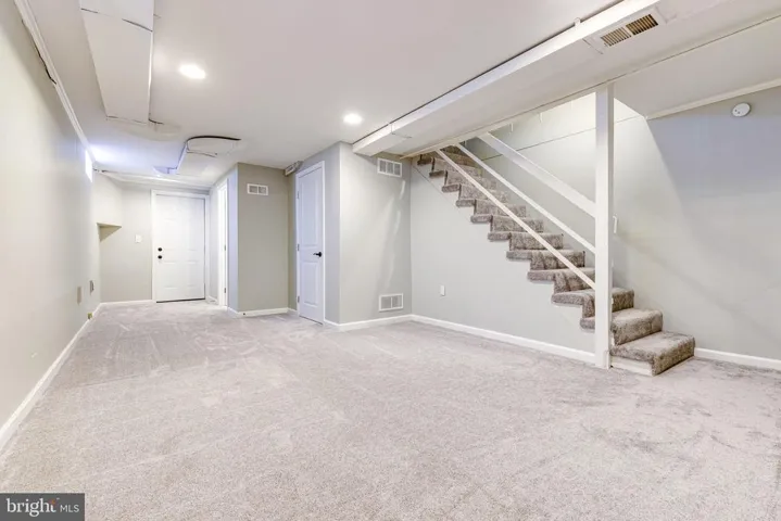 6821 Radcliffe Dr, Alexandria, Virginia 22307