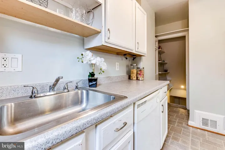 6821 Radcliffe Dr, Alexandria, Virginia 22307