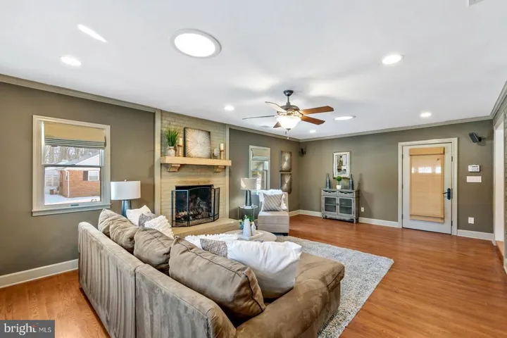 6724 Rolfs Rd, Falls Church, Virginia 22042