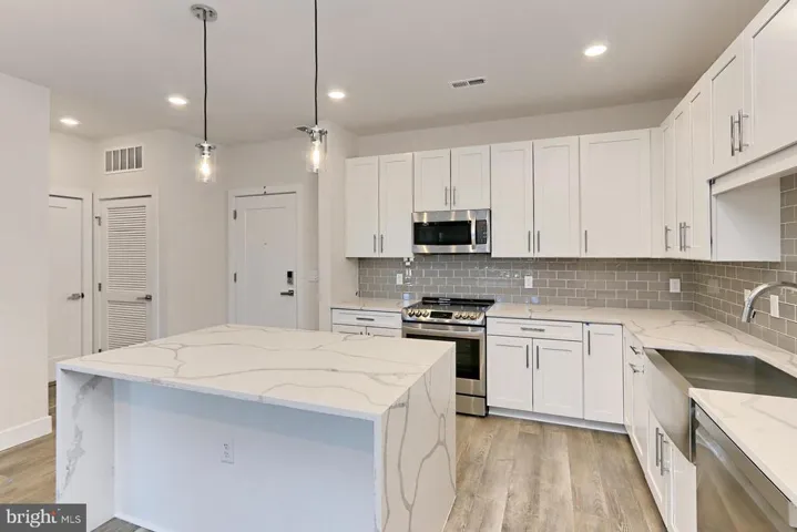 1761 Old Meadow Rd #214, Mclean, Virginia 22102