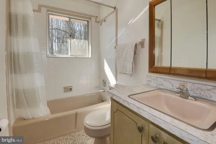 6643 Kirby Ct, Falls Church, Virginia 22043