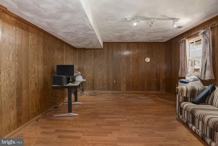 6643 Kirby Ct, Falls Church, Virginia 22043