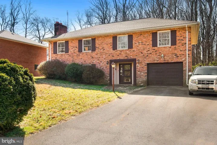 6643 Kirby Ct, Falls Church, Virginia 22043