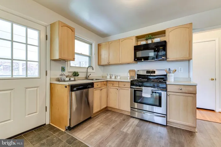 488 Naylor Pl, Alexandria, Virginia 22304
