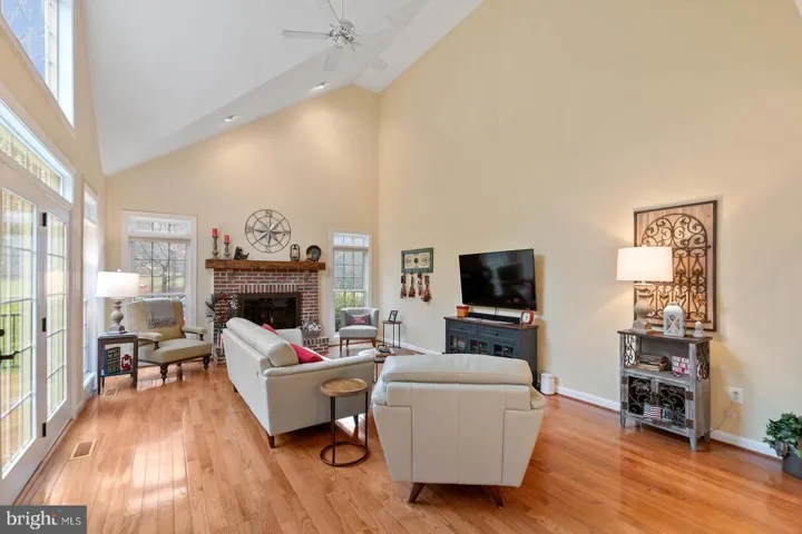 9728 Thorn Bush Dr, Fairfax Station, Virginia 22039
