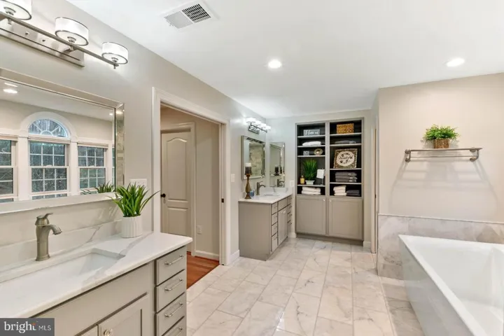 9728 Thorn Bush Dr, Fairfax Station, Virginia 22039