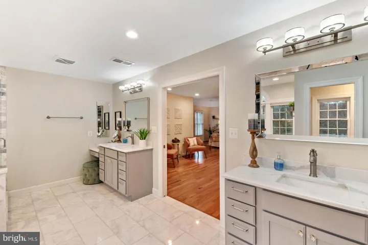 9728 Thorn Bush Dr, Fairfax Station, Virginia 22039