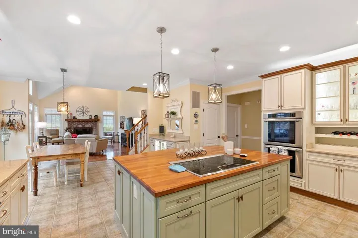 9728 Thorn Bush Dr, Fairfax Station, Virginia 22039