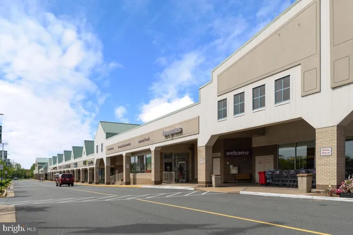3740 Farmland Dr, Fairfax, Virginia 22033
