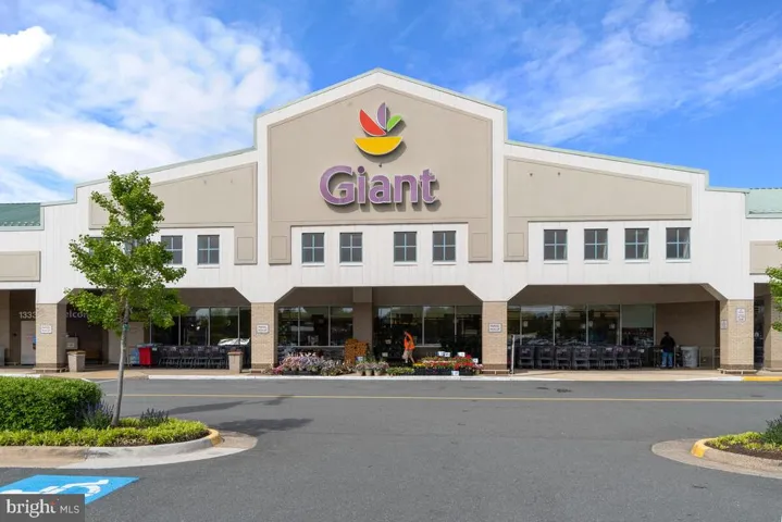 3740 Farmland Dr, Fairfax, Virginia 22033