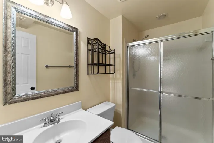3740 Farmland Dr, Fairfax, Virginia 22033