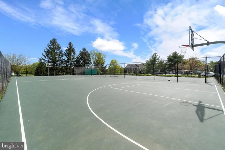 3740 Farmland Dr, Fairfax, Virginia 22033