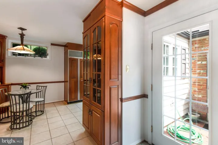 825 Eden Ct, Alexandria, Virginia 22308