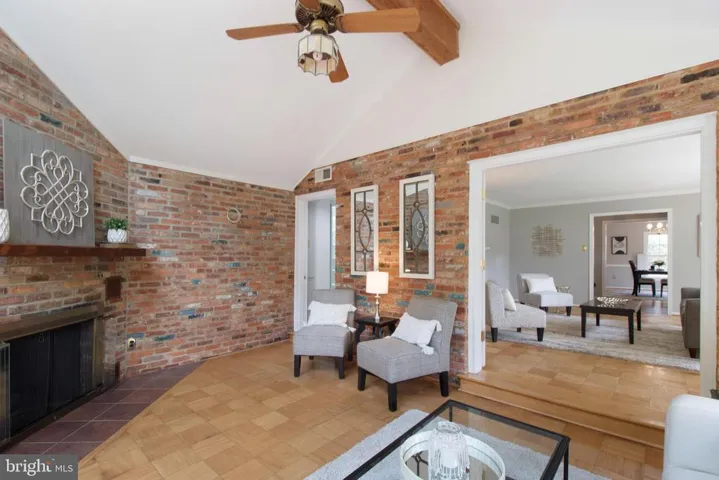 825 Eden Ct, Alexandria, Virginia 22308