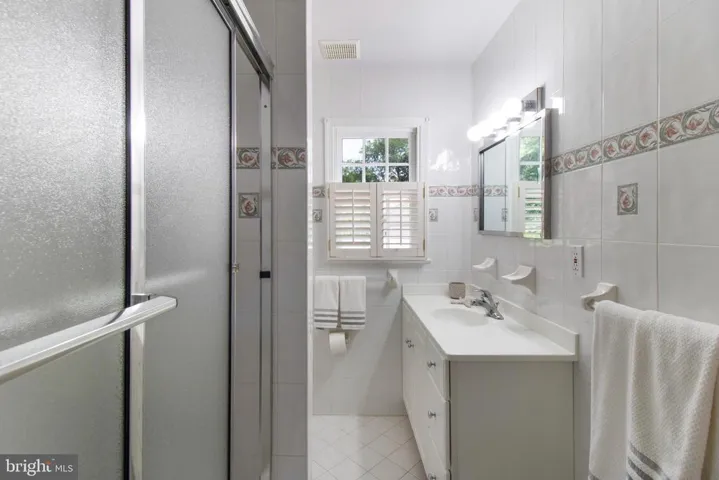 825 Eden Ct, Alexandria, Virginia 22308