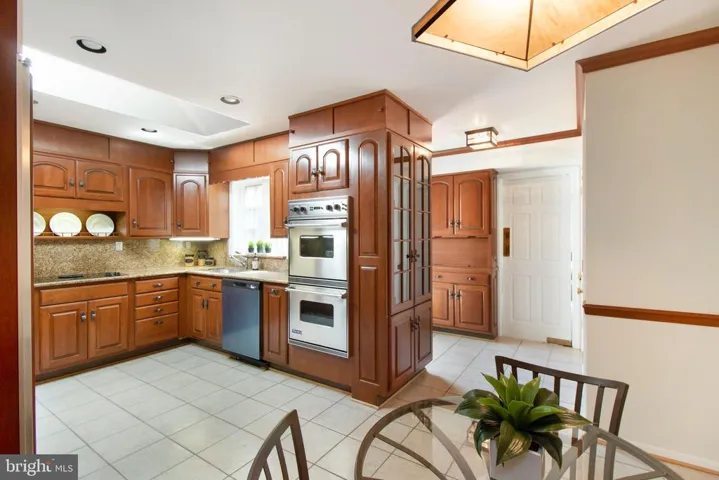 825 Eden Ct, Alexandria, Virginia 22308