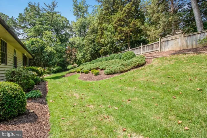 825 Eden Ct, Alexandria, Virginia 22308