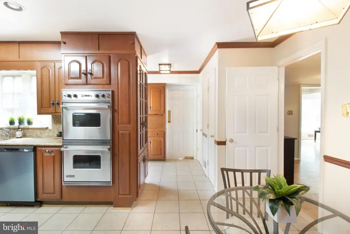 825 Eden Ct, Alexandria, Virginia 22308
