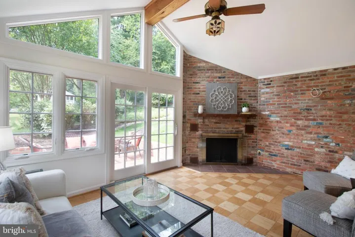 825 Eden Ct, Alexandria, Virginia 22308