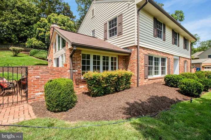 825 Eden Ct, Alexandria, Virginia 22308
