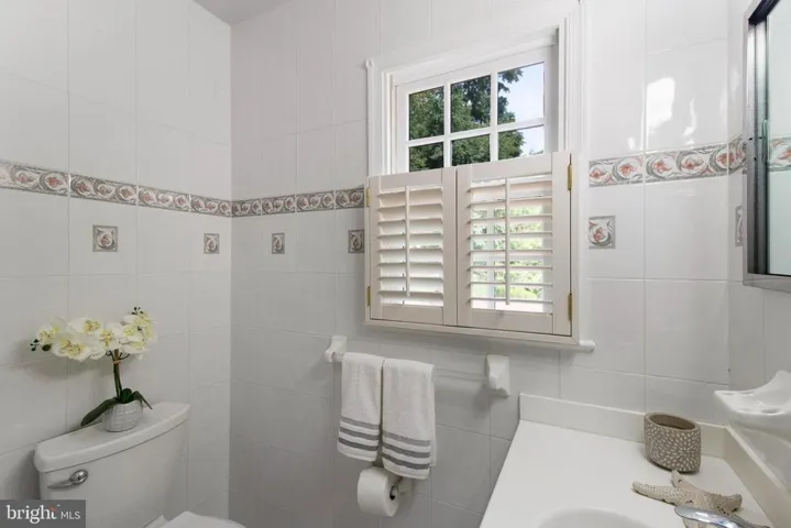 825 Eden Ct, Alexandria, Virginia 22308