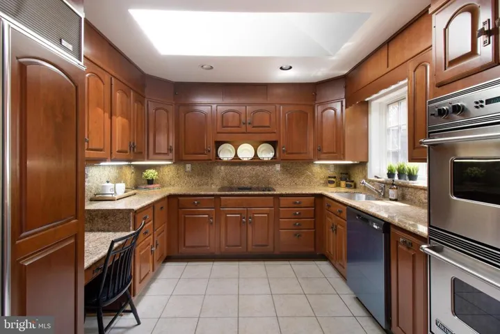 825 Eden Ct, Alexandria, Virginia 22308