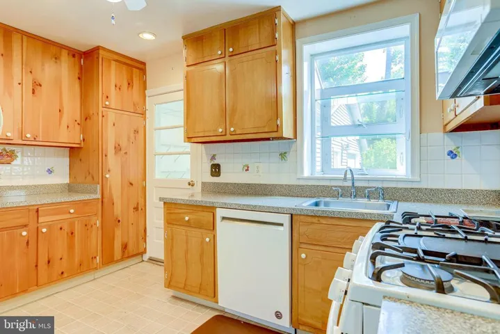 7216 Tod St, Falls Church, Virginia 22046