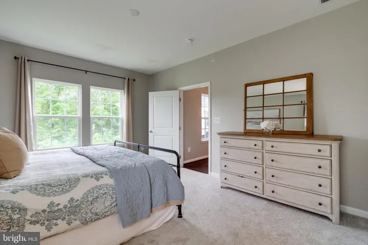 17048 Silver Arrow Dr, Dumfries, Virginia 22026