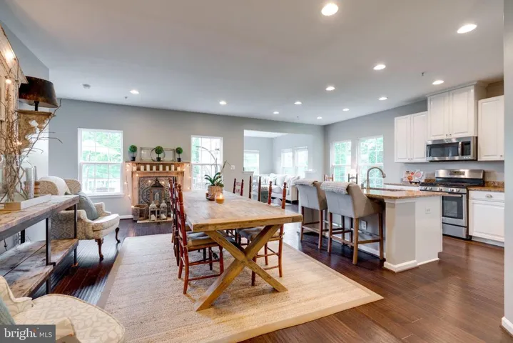 17048 Silver Arrow Dr, Dumfries, Virginia 22026