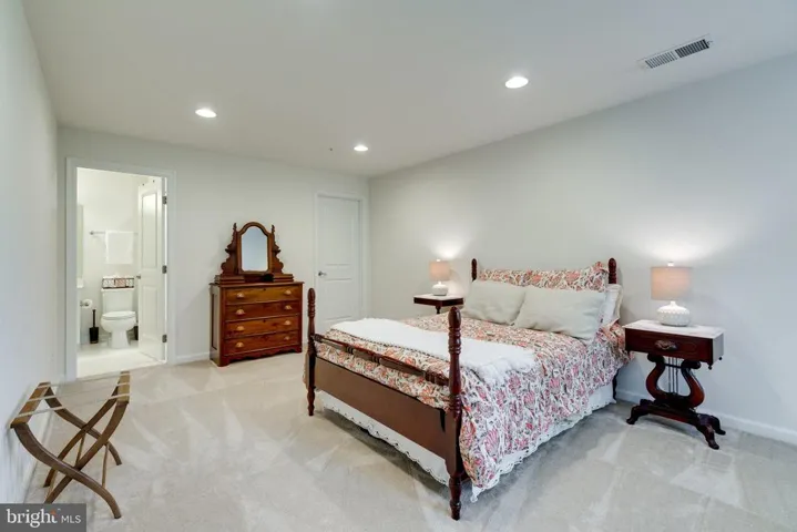 17048 Silver Arrow Dr, Dumfries, Virginia 22026