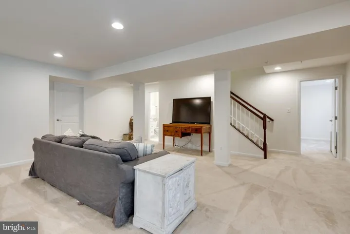 17048 Silver Arrow Dr, Dumfries, Virginia 22026